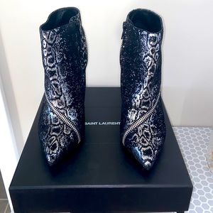 💯 Authentic NIB Saint Laurent Silver/Black Zip Around Heeled Booties!🤩